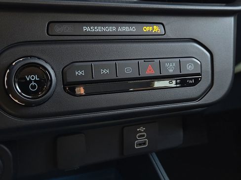 New 2025 Ford Maverick XLT w/ XLT Luxury Package image 13