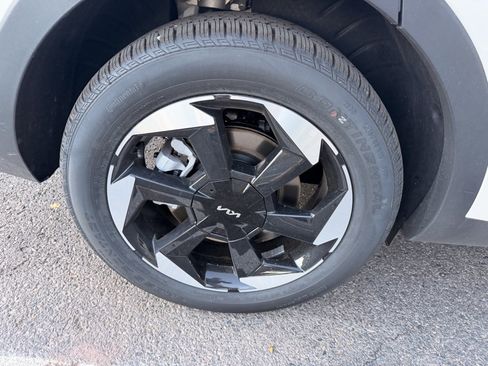 New 2025 Kia Sorento EX image 12