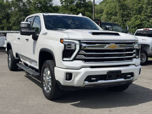 Used 2024 Chevrolet Silverado 3500 High Country w/ High Country Premium Package AWD/4WD image 7