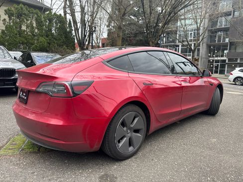 Used 2023 Tesla Model 3 Standard Range image 2