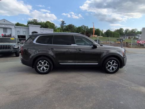 Used 2022 Kia Telluride EX AWD/4WD image 9