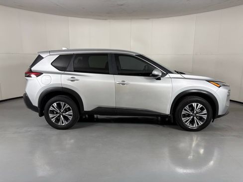 Used 2023 Nissan Rogue SV FWD image 10