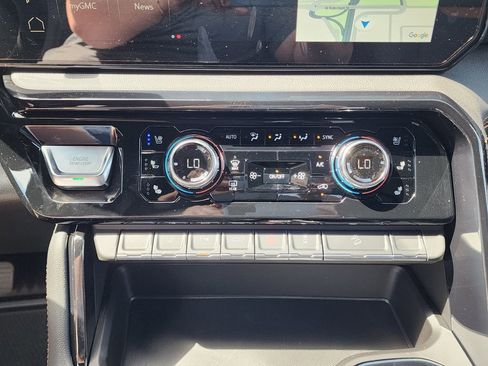 New 2026 GMC Sierra 2500 AT4 w/ AT4 Premium Plus Package AWD/4WD image 31