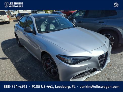 Used 2019 Alfa Romeo Giulia AWD image 1