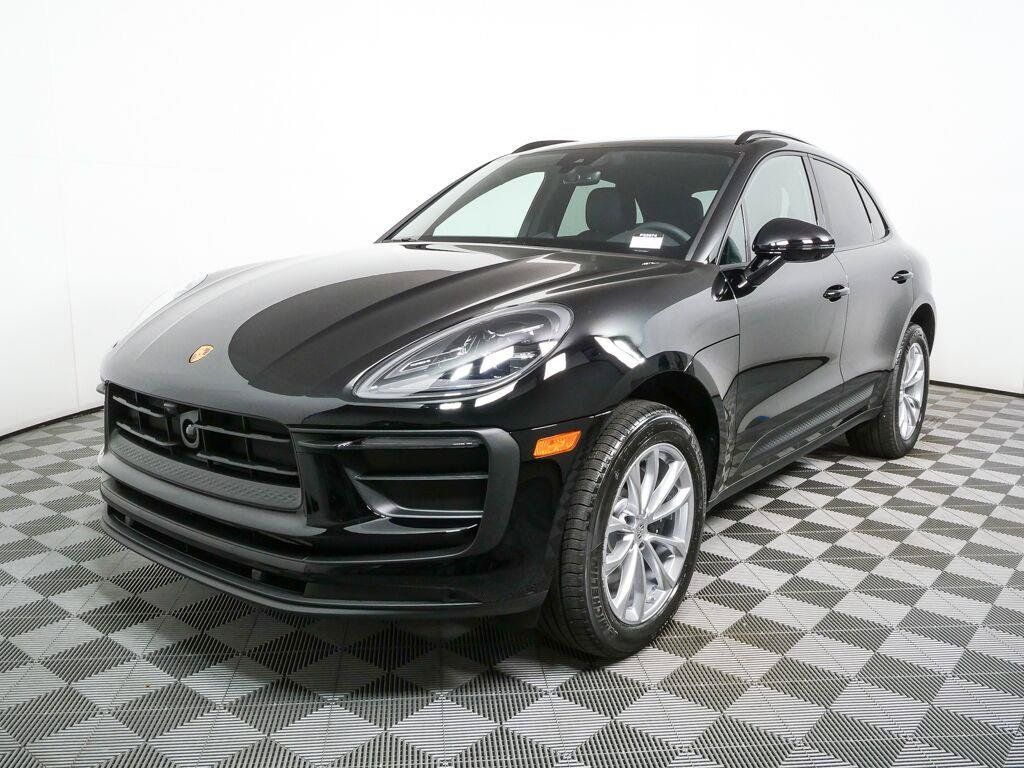 Certified 2026 Porsche Macan AWD/4WD image 1