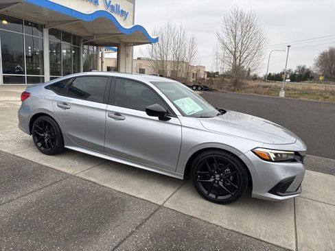 Used 2022 Honda Civic Sport image 2