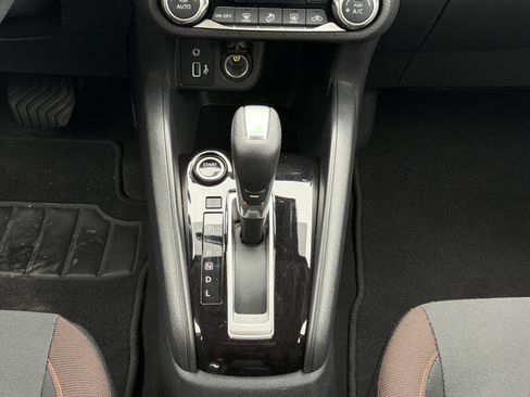 Used 2022 Nissan Versa SR w/ Convenience Package image 19