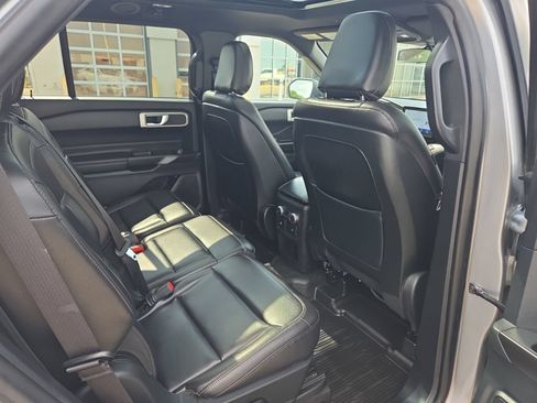 Used 2020 Ford Explorer XLT w/ Equipment Group 202A AWD/4WD image 44