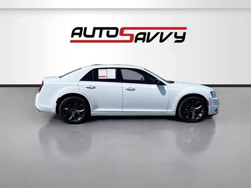 Used 2022 Chrysler 300 Touring w/ Sport Appearance Package RWD image 8