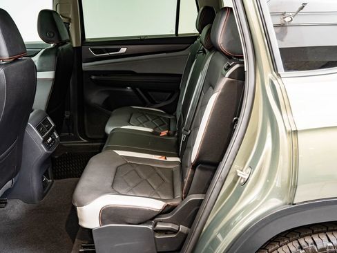 Used 2025 Volkswagen Atlas Peak Edition SE AWD/4WD image 44