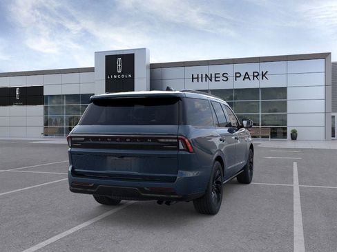 New 2025 Lincoln Navigator Reserve w/ Jet Appearance Package image 8