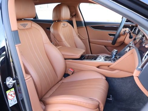 Used 2024 Bentley Flying Spur V8 AWD/4WD image 23