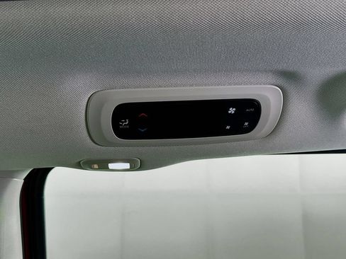 Used 2022 Chrysler Pacifica Limited FWD image 34