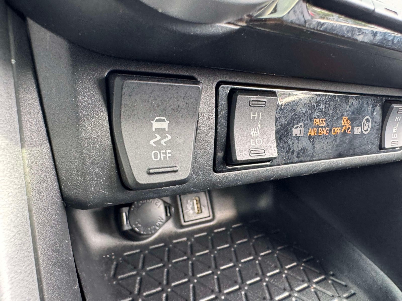 Certified 2023 Toyota RAV4 XLE w/ Convenience Package AWD/4WD image 36