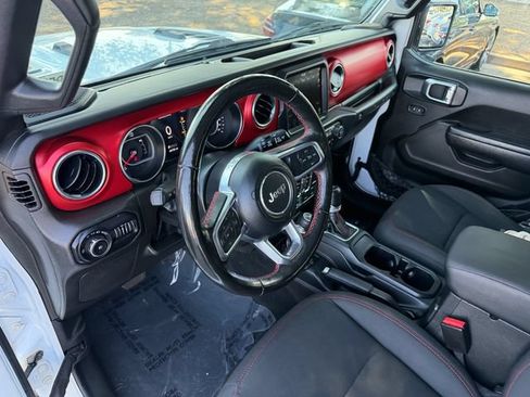 Used 2022 Jeep Wrangler Unlimited Rubicon w/ Cold Weather Group AWD/4WD image 13