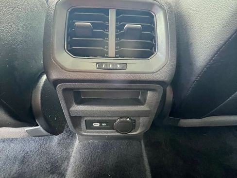 Used 2021 Volkswagen Tiguan SEL FWD image 23