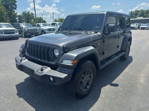 Used 2024 Jeep Wrangler Sport S image 5