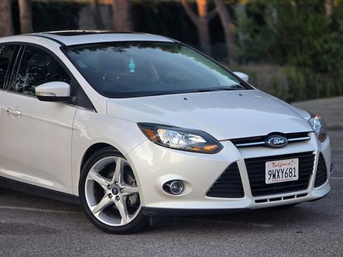 Used 2012 Ford Focus Titanium w/ Titanium Handling Pkg FWD image 3