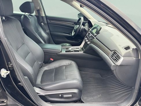 Used 2018 Honda Accord Touring image 29
