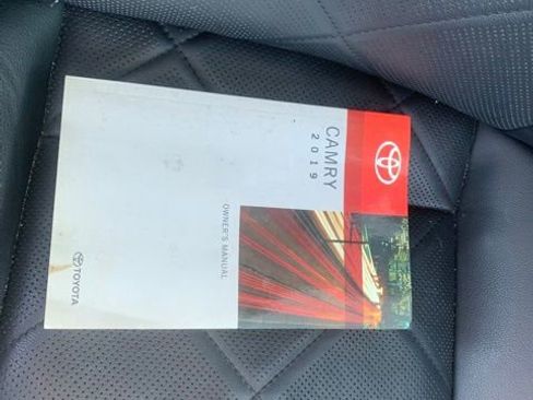 Used 2019 Toyota Camry XLE w/ Navigation Package FWD image 29