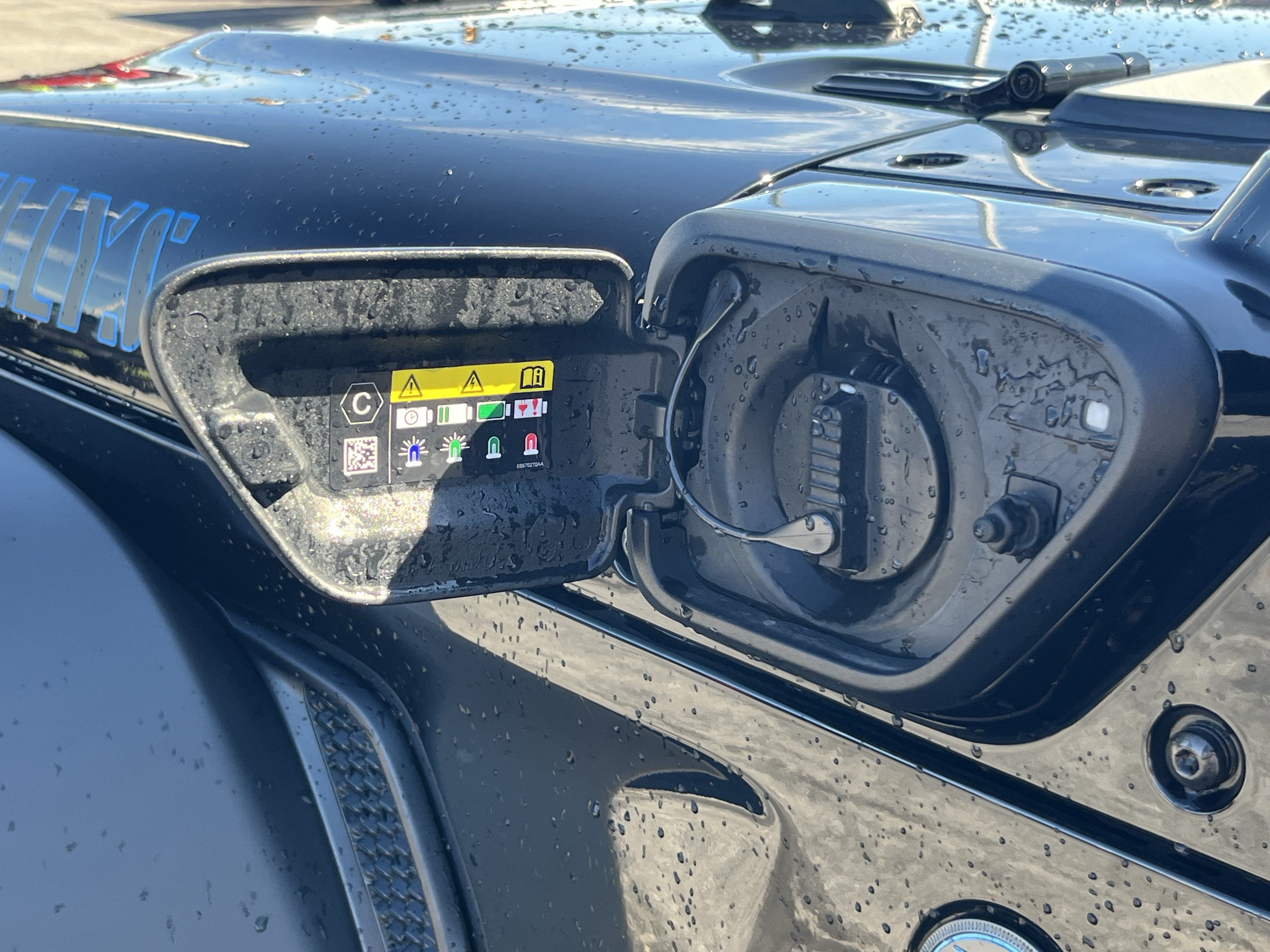 Used 2024 Jeep Wrangler Unlimited AWD/4WD image 11