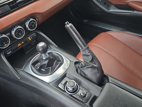 Used 2019 MAZDA MX-5 Miata RF Grand Touring image 22