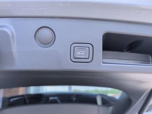 Used 2025 Chevrolet Equinox LT w/ Convenience Package II AWD/4WD image 28