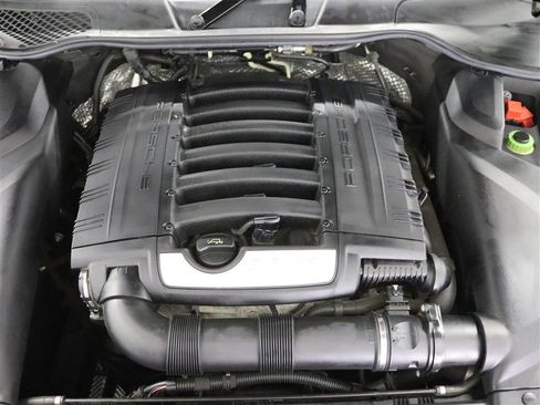 Used 2017 Porsche Cayenne Platinum Edition image 39