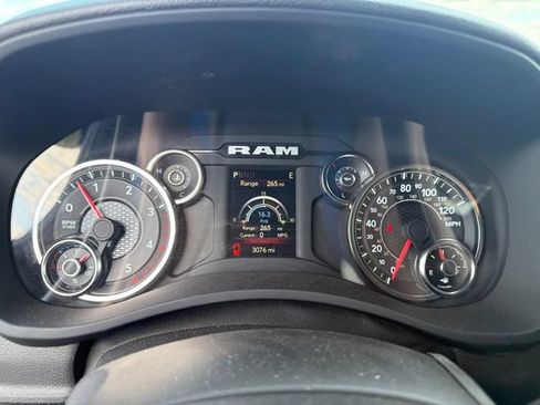 Used 2024 RAM 3500 Tradesman w/ Chrome Appearance Group AWD/4WD image 14