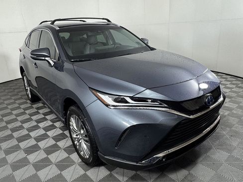 Used 2023 Toyota Venza Limited image 4