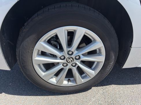 Used 2024 Toyota Corolla SE FWD image 11