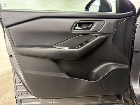 Used 2024 Nissan Rogue S FWD image 16