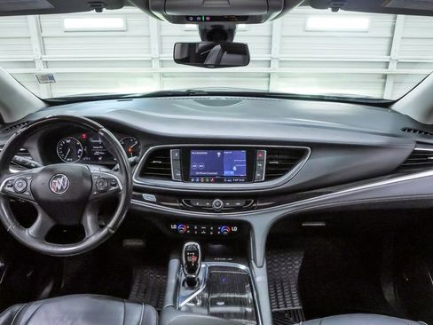 Used 2020 Buick Enclave Avenir w/ Avenir Technology Package FWD image 18
