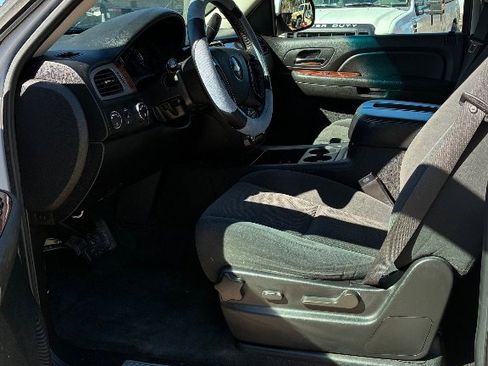 Used 2008 Chevrolet Suburban LT w/ Convenience Package 1 image 8