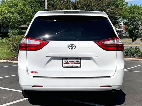 Used 2019 Toyota Sienna LE FWD image 4