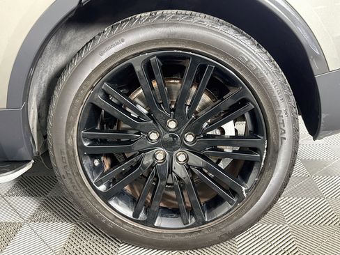 Used 2017 Land Rover Discovery First Edition AWD/4WD image 35