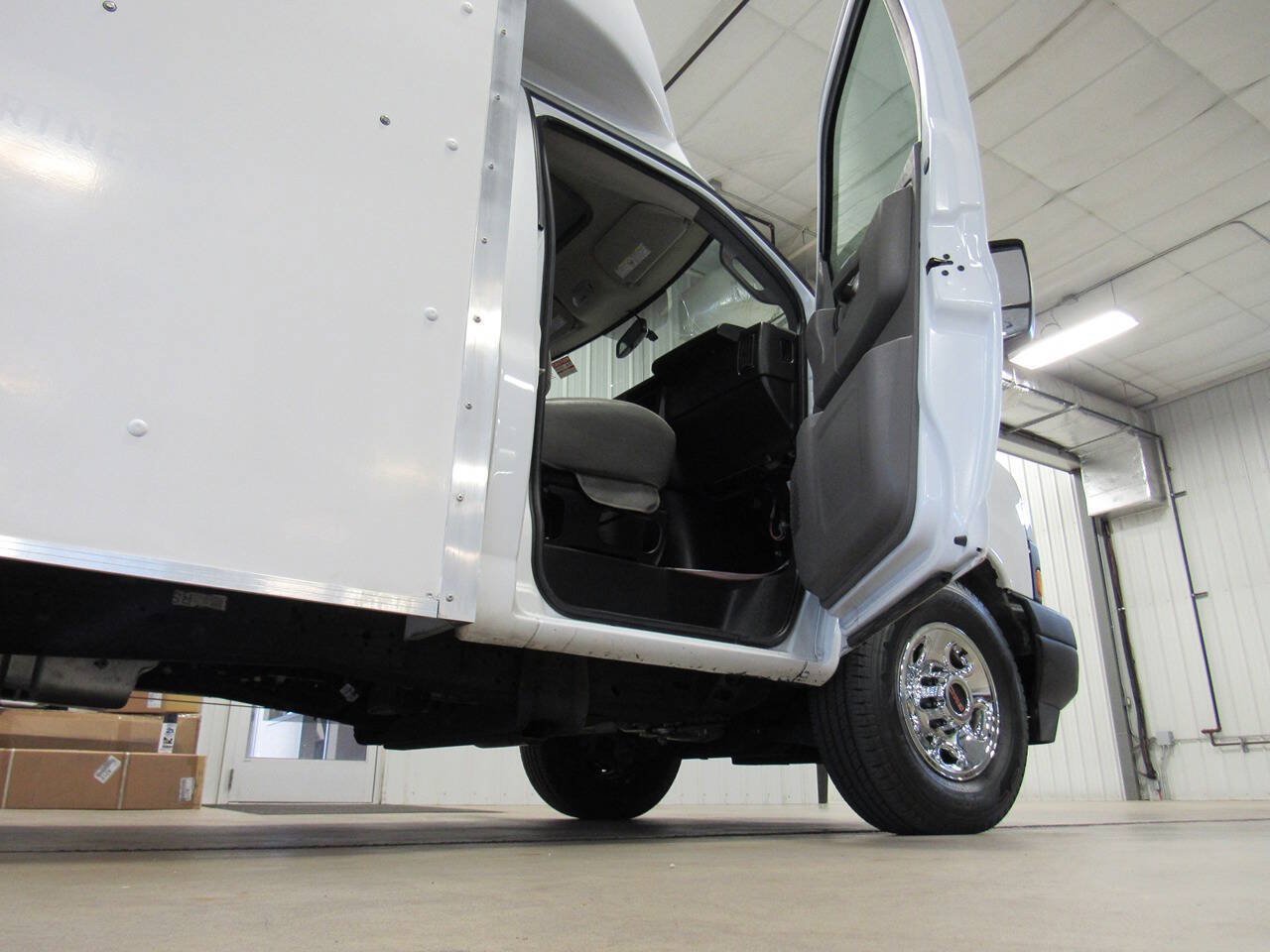 Used 2023 GMC Savana 3500 w/ Power Convenience Package RWD image 19