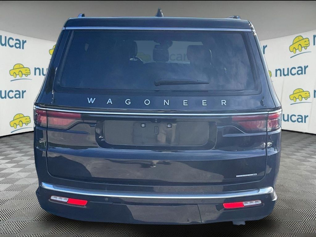 Used 2024 Jeep Wagoneer L Series II w/ Flexible Seating Group AWD/4WD image 3
