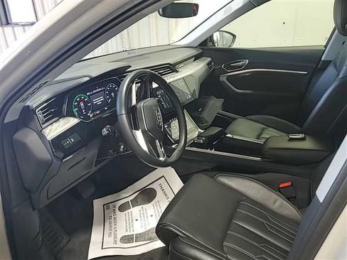 Used 2021 Audi e-tron Prestige w/ Prestige Package AWD/4WD image 11