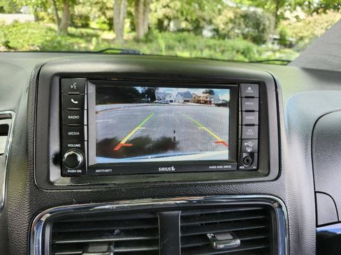 Used 2017 Dodge Grand Caravan SXT FWD image 11