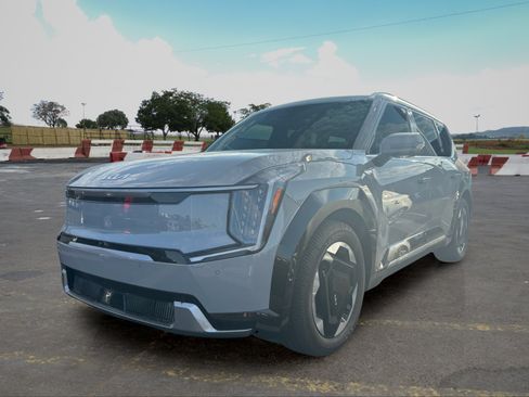 Certified 2026 Kia EV9 Land AWD/4WD image 5