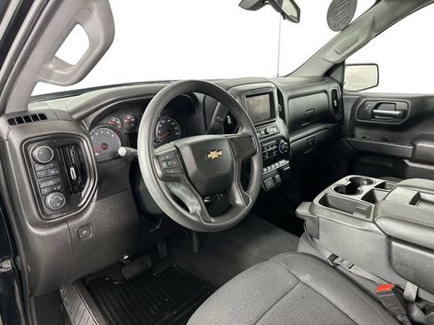 Used 2020 Chevrolet Silverado 1500 Custom w/ Custom Value Package AWD/4WD image 3
