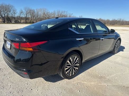 Used 2024 Nissan Altima 2.5 SV image 6