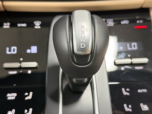 Certified 2026 Porsche Macan AWD/4WD image 27