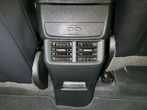 Used 2025 Chevrolet Equinox LT w/ Convenience Package II FWD image 23