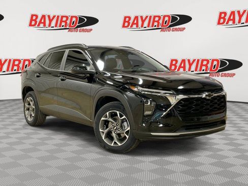 Used 2024 Chevrolet Trax LT w/ Sunroof Package FWD image 1