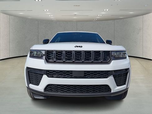 New 2026 Jeep Grand Cherokee Altitude RWD image 2
