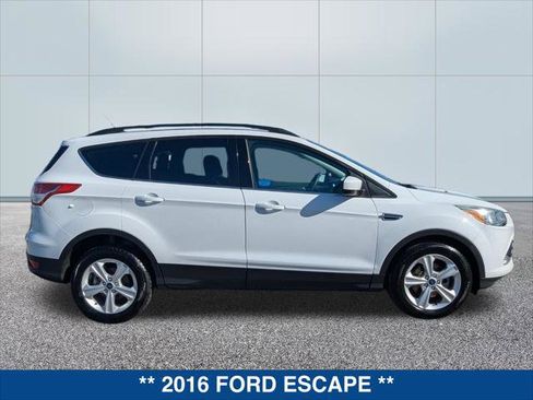 Used 2016 Ford Escape SE w/ Equipment Group 201A FWD image 6