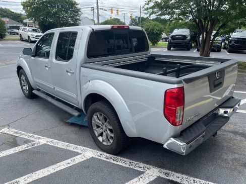 Used 2019 Nissan Frontier SL image 5