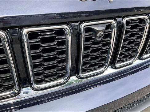 Used 2023 Jeep Grand Cherokee L Limited w/ Luxury Tech Group II AWD/4WD image 27